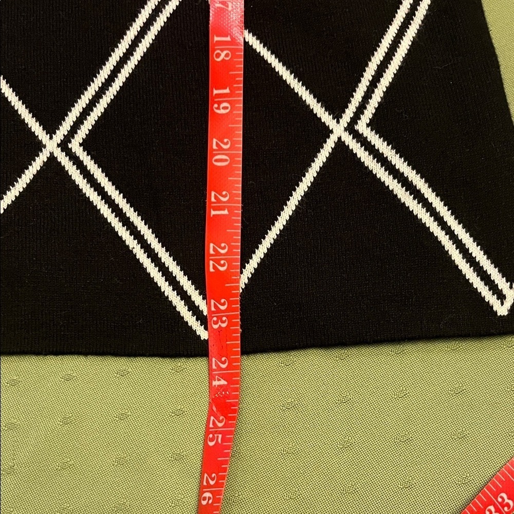 Chico's Black and White Grid Pattern Turtleneck Sweater size 1 - Picture 6 of 7